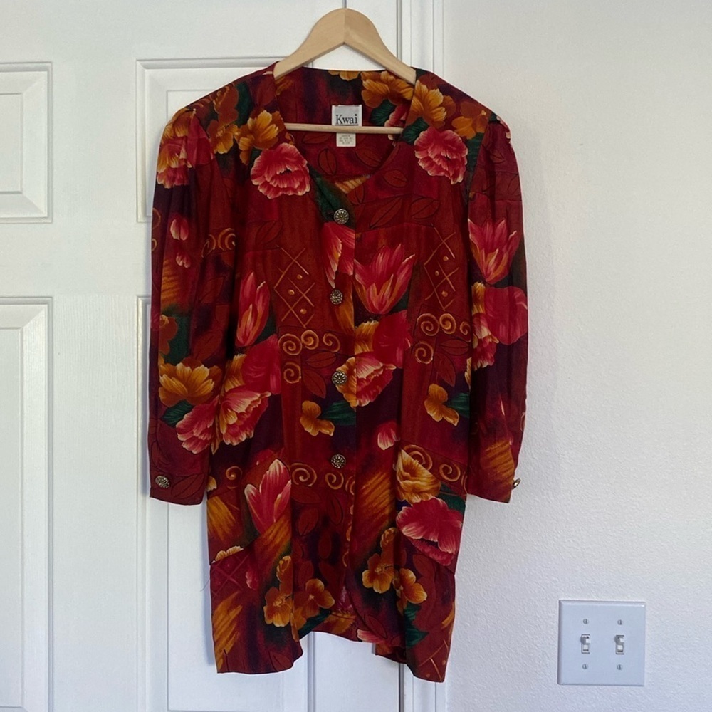 Kaui vintage tropical blazer with puffed sleeves.
